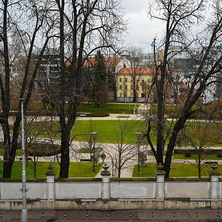 Presidential Palace - Historic & Old Town Apartment