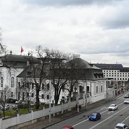 Presidential Palace - Historic & Old Town Apartment